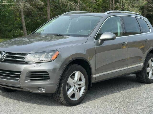 Серый Фольксваген Туарег, объемом двигателя 3.6 л и пробегом 83 тыс. км за 10000 $, фото 2 на Automoto.ua