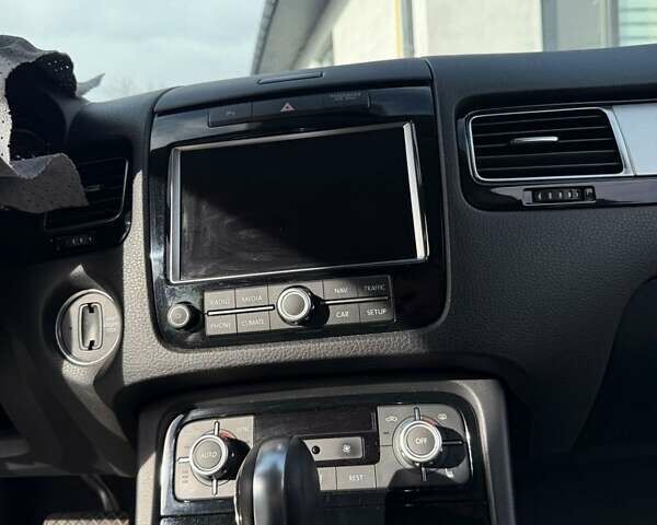 Сірий Фольксваген Туарег, об'ємом двигуна 2.97 л та пробігом 282 тис. км за 21300 $, фото 34 на Automoto.ua