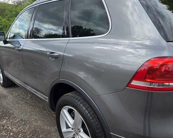 Серый Фольксваген Туарег, объемом двигателя 2.97 л и пробегом 292 тыс. км за 23000 $, фото 14 на Automoto.ua