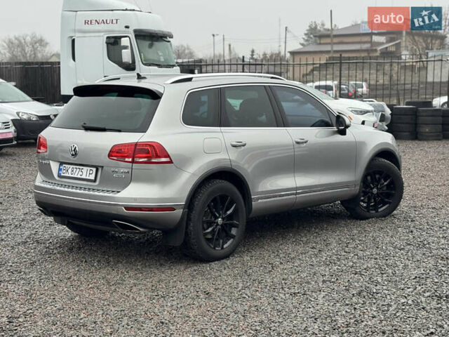 Сірий Фольксваген Туарег, об'ємом двигуна 3 л та пробігом 190 тис. км за 23800 $, фото 16 на Automoto.ua