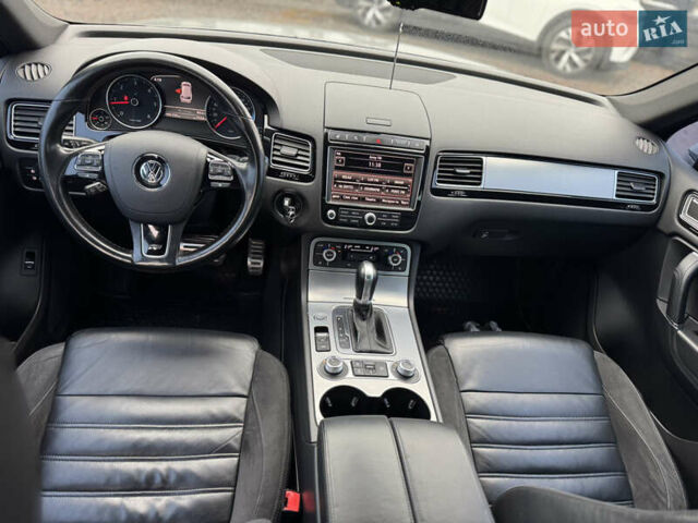 Сірий Фольксваген Туарег, об'ємом двигуна 3 л та пробігом 190 тис. км за 23800 $, фото 43 на Automoto.ua
