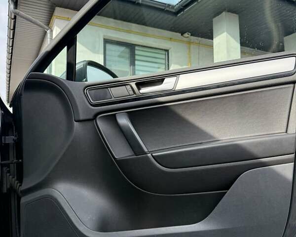 Сірий Фольксваген Туарег, об'ємом двигуна 2.97 л та пробігом 282 тис. км за 21300 $, фото 36 на Automoto.ua