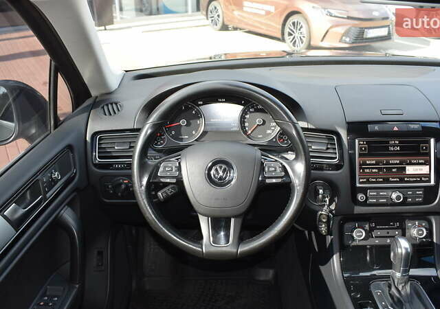 Сірий Фольксваген Туарег, об'ємом двигуна 2.97 л та пробігом 338 тис. км за 18900 $, фото 8 на Automoto.ua