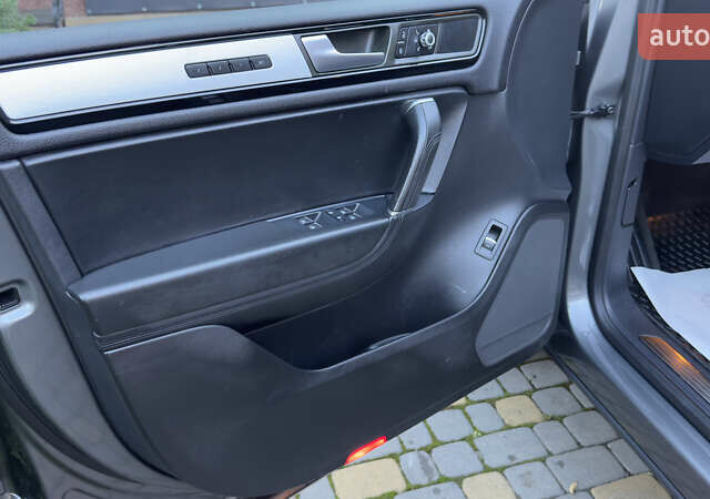 Сірий Фольксваген Туарег, об'ємом двигуна 2.97 л та пробігом 223 тис. км за 24600 $, фото 70 на Automoto.ua