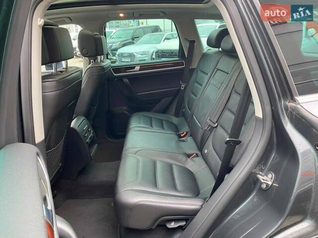 Сірий Фольксваген Туарег, об'ємом двигуна 2.97 л та пробігом 157 тис. км за 24300 $, фото 25 на Automoto.ua