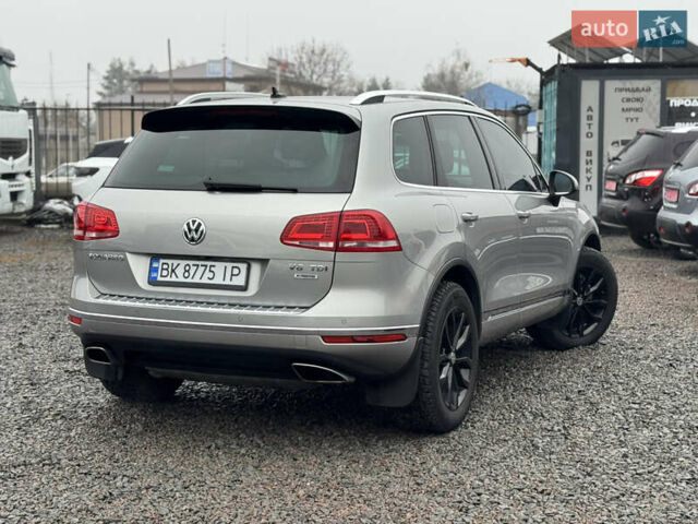 Сірий Фольксваген Туарег, об'ємом двигуна 3 л та пробігом 190 тис. км за 23800 $, фото 15 на Automoto.ua