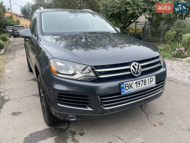 Серый Фольксваген Туарег, объемом двигателя 3 л и пробегом 278 тыс. км за 17500 $, фото 12 на Automoto.ua