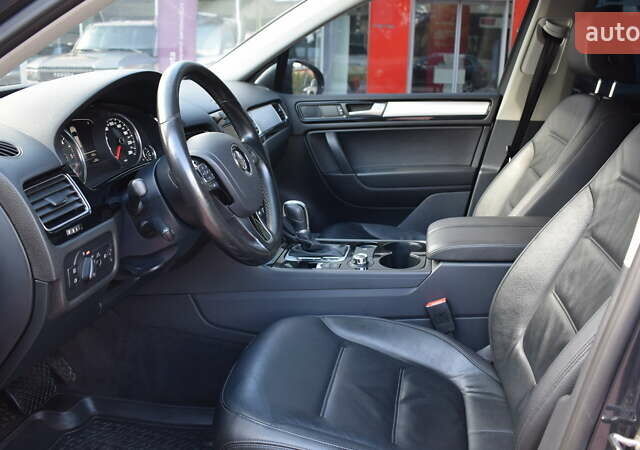 Сірий Фольксваген Туарег, об'ємом двигуна 2.97 л та пробігом 338 тис. км за 18900 $, фото 11 на Automoto.ua