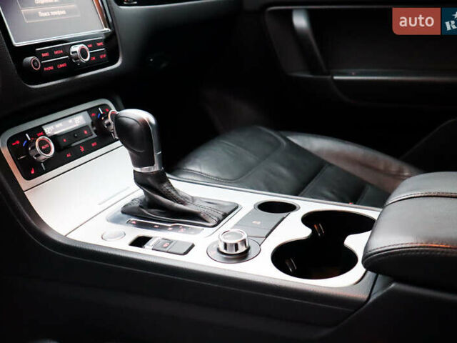 Серый Фольксваген Туарег, объемом двигателя 2.97 л и пробегом 142 тыс. км за 25500 $, фото 32 на Automoto.ua