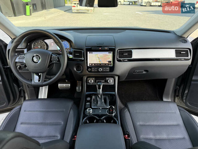 Сірий Фольксваген Туарег, об'ємом двигуна 2.97 л та пробігом 280 тис. км за 23000 $, фото 25 на Automoto.ua