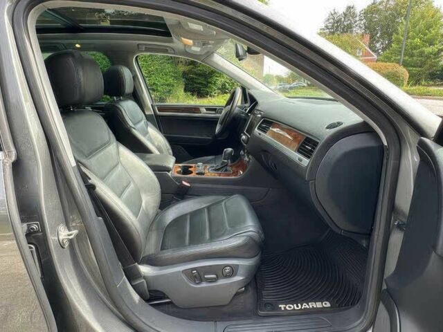 Серый Фольксваген Туарег, объемом двигателя 3.6 л и пробегом 83 тыс. км за 10000 $, фото 8 на Automoto.ua