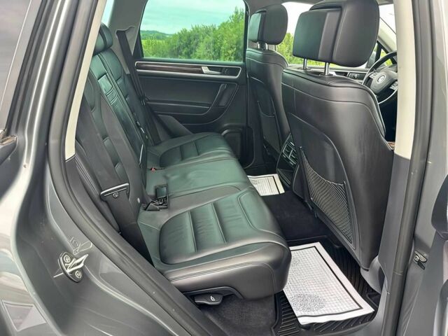 Сірий Фольксваген Туарег, об'ємом двигуна 3 л та пробігом 82 тис. км за 3900 $, фото 13 на Automoto.ua