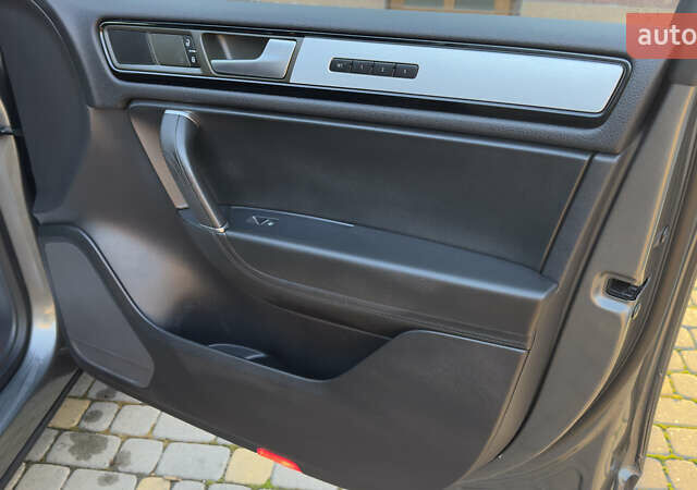 Сірий Фольксваген Туарег, об'ємом двигуна 2.97 л та пробігом 223 тис. км за 24600 $, фото 93 на Automoto.ua