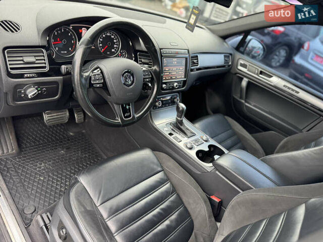 Сірий Фольксваген Туарег, об'ємом двигуна 3 л та пробігом 190 тис. км за 23800 $, фото 60 на Automoto.ua