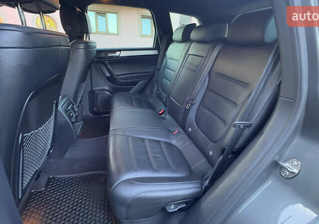 Сірий Фольксваген Туарег, об'ємом двигуна 2.97 л та пробігом 223 тис. км за 24600 $, фото 86 на Automoto.ua