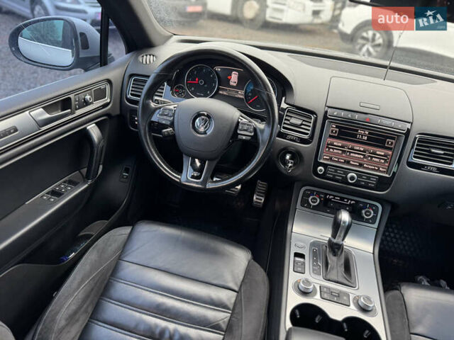 Сірий Фольксваген Туарег, об'ємом двигуна 3 л та пробігом 190 тис. км за 23800 $, фото 34 на Automoto.ua