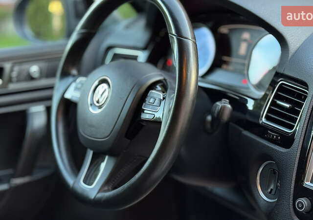 Сірий Фольксваген Туарег, об'ємом двигуна 2.97 л та пробігом 223 тис. км за 24600 $, фото 105 на Automoto.ua