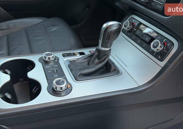 Сірий Фольксваген Туарег, об'ємом двигуна 2.97 л та пробігом 223 тис. км за 24600 $, фото 119 на Automoto.ua