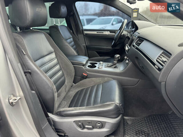 Сірий Фольксваген Туарег, об'ємом двигуна 3 л та пробігом 190 тис. км за 23800 $, фото 42 на Automoto.ua