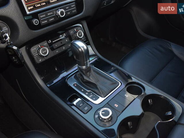 Сірий Фольксваген Туарег, об'ємом двигуна 2.97 л та пробігом 338 тис. км за 18900 $, фото 21 на Automoto.ua