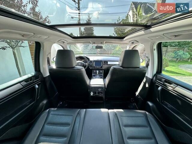 Серый Фольксваген Туарег, объемом двигателя 3 л и пробегом 228 тыс. км за 19999 $, фото 20 на Automoto.ua