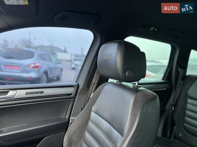 Сірий Фольксваген Туарег, об'ємом двигуна 3 л та пробігом 190 тис. км за 23800 $, фото 48 на Automoto.ua