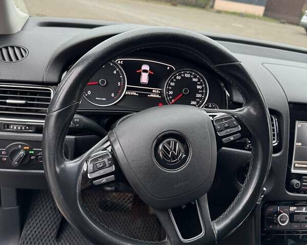 Сірий Фольксваген Туарег, об'ємом двигуна 2.97 л та пробігом 270 тис. км за 24000 $, фото 10 на Automoto.ua