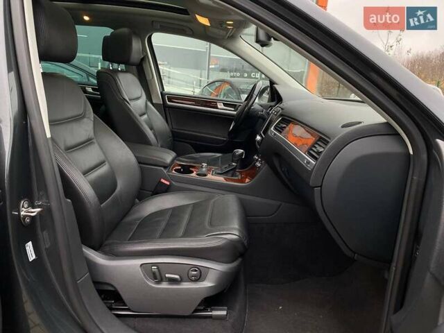 Сірий Фольксваген Туарег, об'ємом двигуна 2.97 л та пробігом 157 тис. км за 24300 $, фото 29 на Automoto.ua