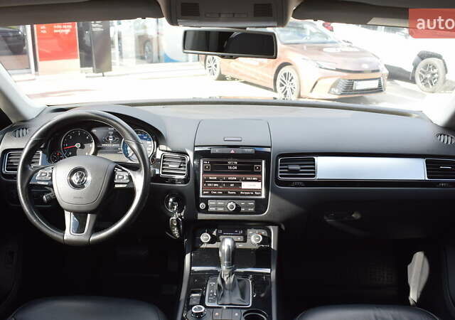 Сірий Фольксваген Туарег, об'ємом двигуна 2.97 л та пробігом 338 тис. км за 18900 $, фото 7 на Automoto.ua