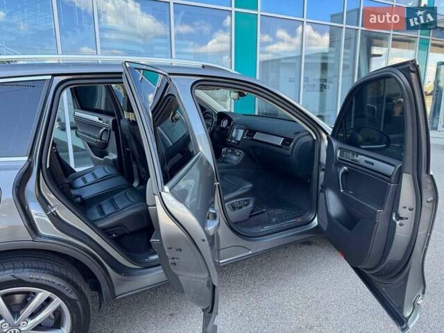 Сірий Фольксваген Туарег, об'ємом двигуна 3 л та пробігом 288 тис. км за 23100 $, фото 9 на Automoto.ua