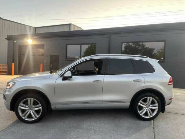 Серый Фольксваген Туарег, объемом двигателя 3.6 л и пробегом 83 тыс. км за 22000 $, фото 4 на Automoto.ua