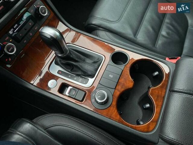 Сірий Фольксваген Туарег, об'ємом двигуна 2.97 л та пробігом 157 тис. км за 24300 $, фото 21 на Automoto.ua