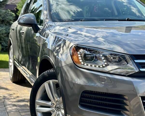 Серый Фольксваген Туарег, объемом двигателя 3 л и пробегом 228 тыс. км за 19999 $, фото 9 на Automoto.ua