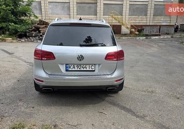 Серый Фольксваген Туарег, объемом двигателя 3 л и пробегом 275 тыс. км за 20500 $, фото 3 на Automoto.ua