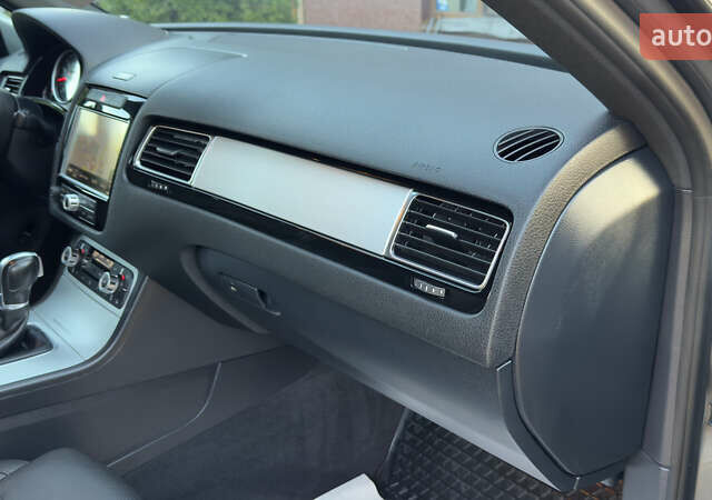 Сірий Фольксваген Туарег, об'ємом двигуна 2.97 л та пробігом 223 тис. км за 24600 $, фото 95 на Automoto.ua
