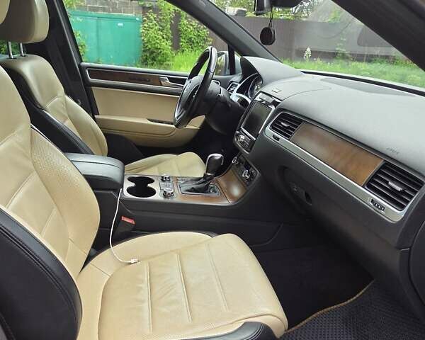 Серый Фольксваген Туарег, объемом двигателя 2.97 л и пробегом 292 тыс. км за 23000 $, фото 19 на Automoto.ua