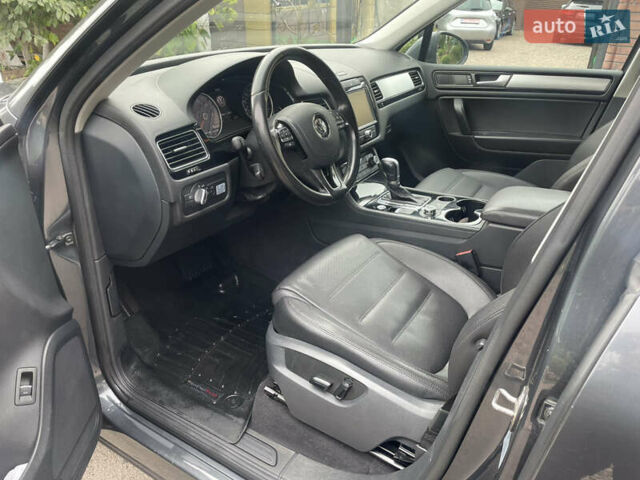 Серый Фольксваген Туарег, объемом двигателя 3 л и пробегом 278 тыс. км за 17500 $, фото 15 на Automoto.ua