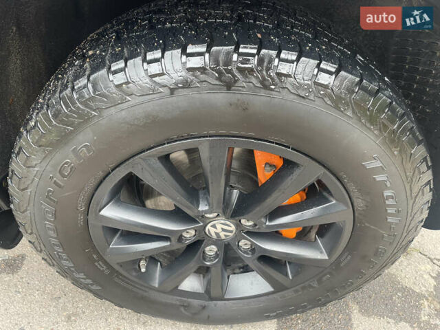 Серый Фольксваген Туарег, объемом двигателя 3 л и пробегом 278 тыс. км за 17500 $, фото 14 на Automoto.ua