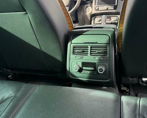 Сірий Фольксваген Туарег, об'ємом двигуна 2.97 л та пробігом 282 тис. км за 21300 $, фото 20 на Automoto.ua