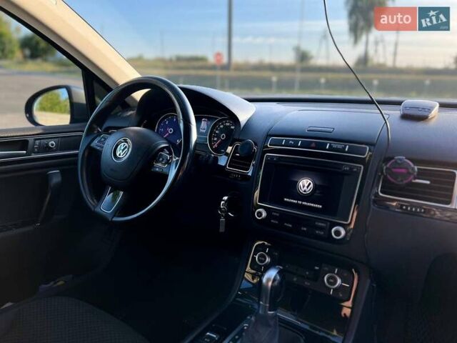 Серый Фольксваген Туарег, объемом двигателя 2.97 л и пробегом 274 тыс. км за 20500 $, фото 18 на Automoto.ua