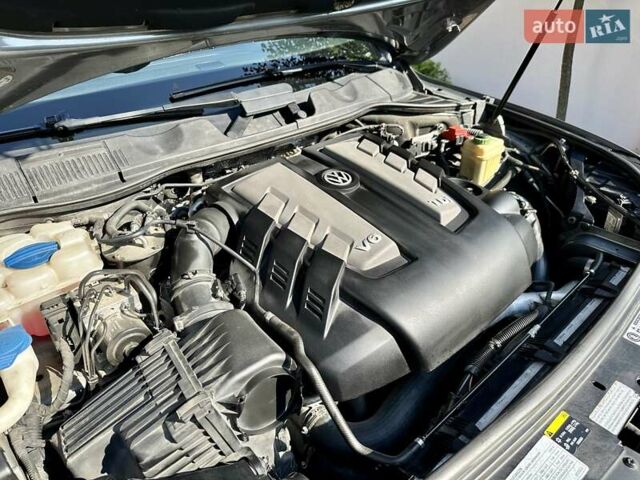 Серый Фольксваген Туарег, объемом двигателя 3 л и пробегом 228 тыс. км за 19999 $, фото 36 на Automoto.ua