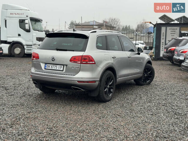Сірий Фольксваген Туарег, об'ємом двигуна 3 л та пробігом 190 тис. км за 23800 $, фото 13 на Automoto.ua