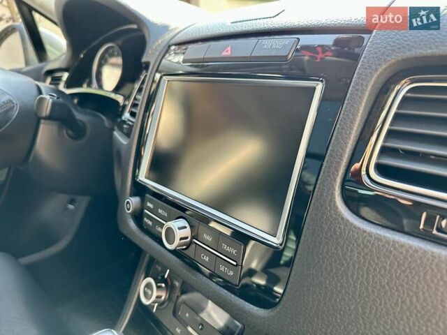 Серый Фольксваген Туарег, объемом двигателя 3 л и пробегом 228 тыс. км за 19999 $, фото 28 на Automoto.ua