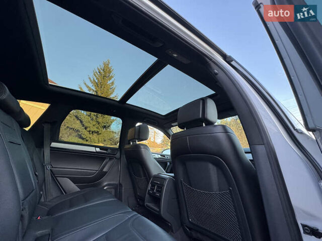 Серый Фольксваген Туарег, объемом двигателя 3 л и пробегом 250 тыс. км за 20500 $, фото 70 на Automoto.ua