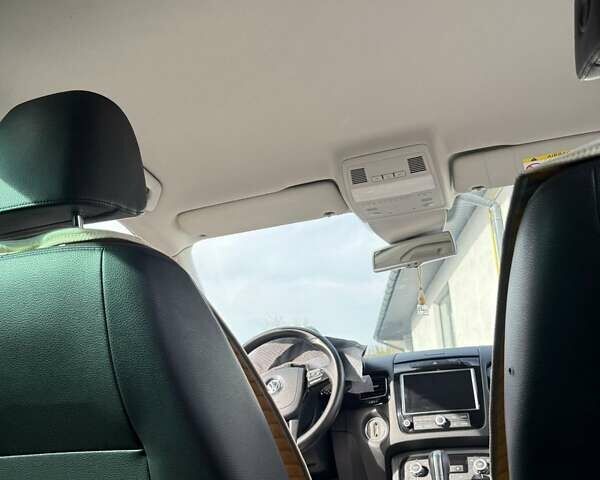 Сірий Фольксваген Туарег, об'ємом двигуна 2.97 л та пробігом 282 тис. км за 21300 $, фото 17 на Automoto.ua