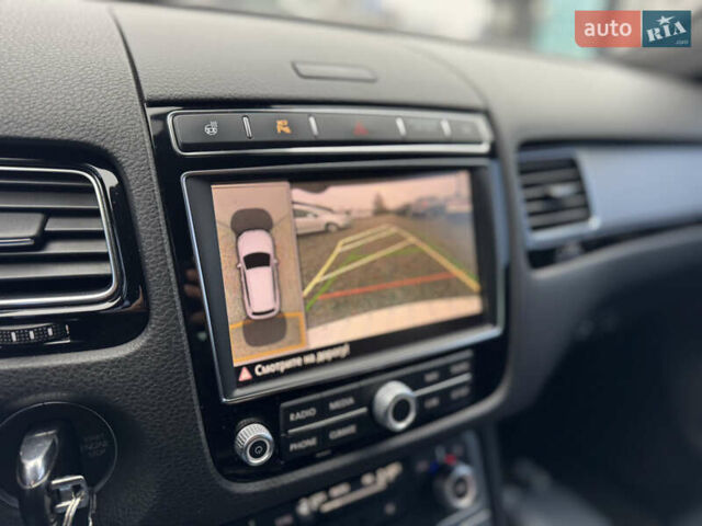 Сірий Фольксваген Туарег, об'ємом двигуна 3 л та пробігом 190 тис. км за 23800 $, фото 58 на Automoto.ua