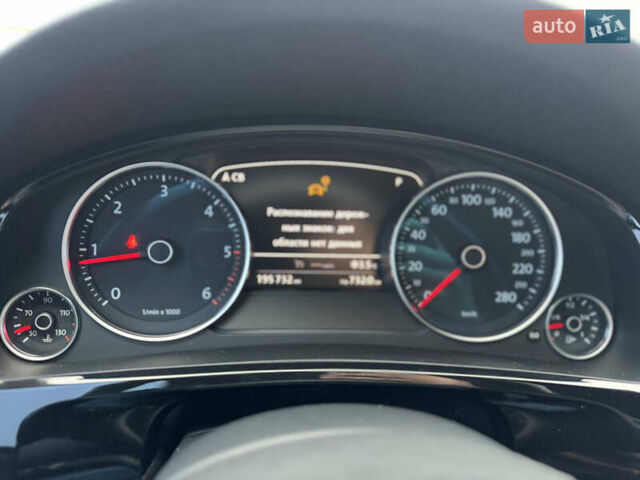 Сірий Фольксваген Туарег, об'ємом двигуна 3 л та пробігом 190 тис. км за 23800 $, фото 54 на Automoto.ua