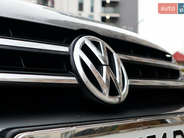 Серый Фольксваген Туарег, объемом двигателя 2.97 л и пробегом 142 тыс. км за 25500 $, фото 7 на Automoto.ua