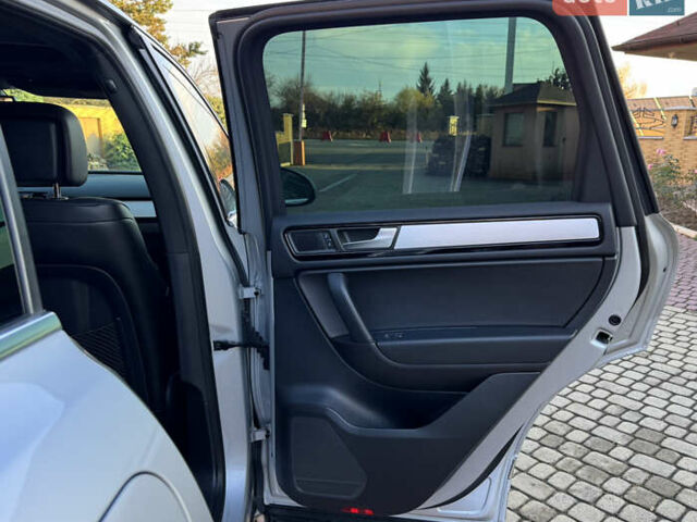 Серый Фольксваген Туарег, объемом двигателя 3 л и пробегом 250 тыс. км за 20500 $, фото 60 на Automoto.ua