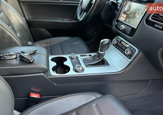 Сірий Фольксваген Туарег, об'ємом двигуна 2.97 л та пробігом 223 тис. км за 24600 $, фото 120 на Automoto.ua